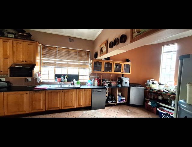 4 bed property for sale in CAPITAL PARK